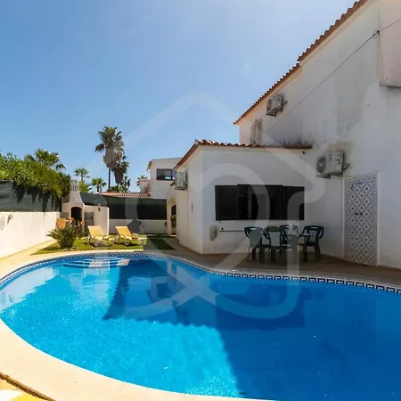 Luisa Gale Villa *